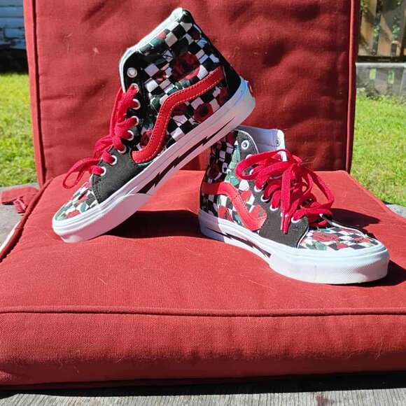 Vans Customs: 'Off the Wall', Roses - Picture 2 of 14